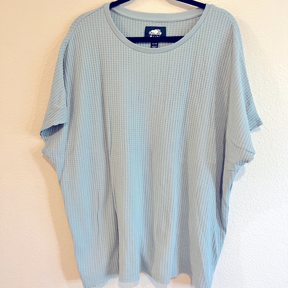 NWOT ROOTS waffle top in sage green color